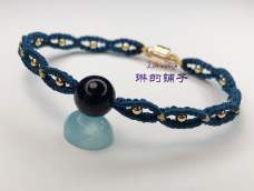 蓝砂石珠搭配14k小银珠，用蓝黄经典搭配色编的一款简约款手链~