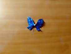 巧用糖纸做漂亮的蝴蝶（一）
