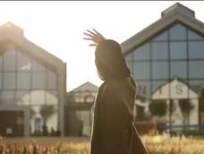 用刺绣记录生活的花艺设计师-家淇