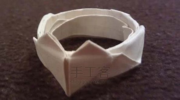 《爱情公寓3》关谷向悠悠求婚的心形纸戒指折叠方法 第17步